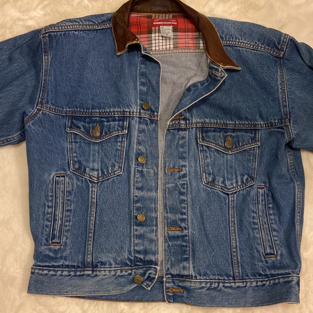 Vintage men’s jean jacket size Medium excellent condition